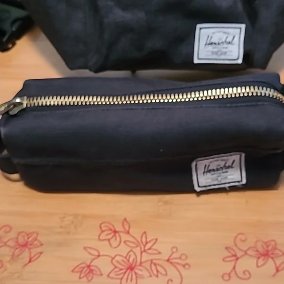 HERSCHEL fanny pack waist bag/ crossbody with pouch - Picture 2 of 13